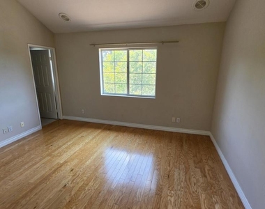 644 Warwick Avenue - Photo Thumbnail 16