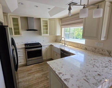 644 Warwick Avenue - Photo Thumbnail 9