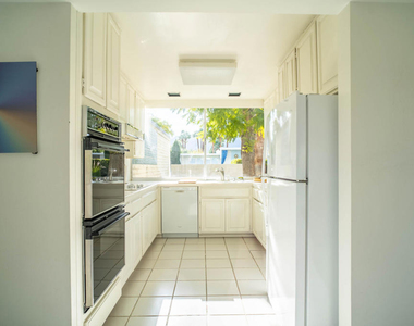 75810 Altamira Drive - Photo Thumbnail 6