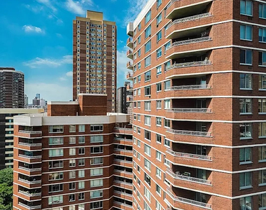 2nd Avenue - Photo Thumbnail 3