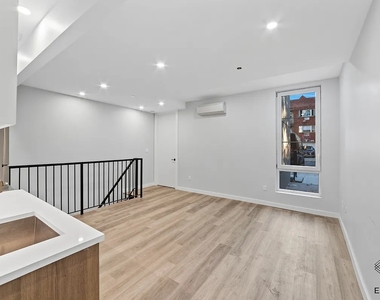 2913 Snyder Avenue - Photo Thumbnail 2