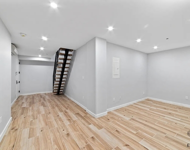 2913 Snyder Avenue - Photo Thumbnail 6