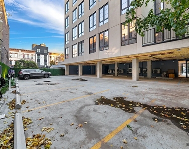 2913 Snyder Avenue - Photo Thumbnail 13