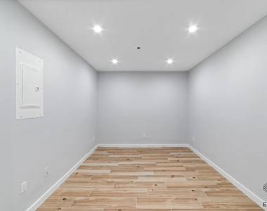 2913 Snyder Avenue - Photo Thumbnail 8