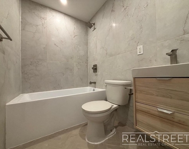 310 Park Ave - Photo Thumbnail 2