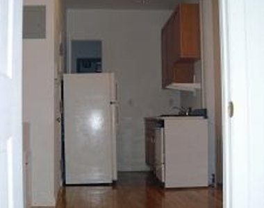East 10th Street - Photo Thumbnail 3