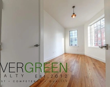 1285 Madison Street - Photo Thumbnail 4