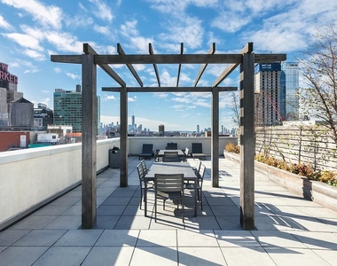 West 37th Street - Photo Thumbnail 7
