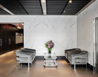 West 37th Street - Photo Thumbnail 3