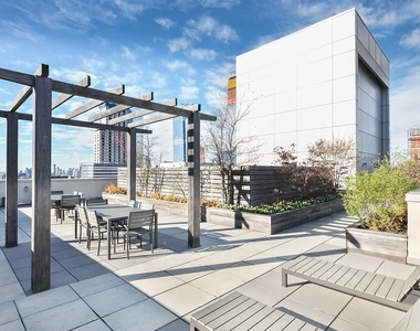 West 37th Street - Photo Thumbnail 8