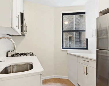 West 49th Street - Photo Thumbnail 3