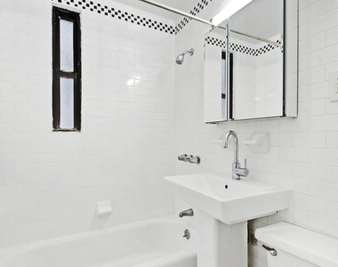 West 49th Street - Photo Thumbnail 4