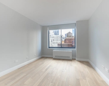West 48th Street - Photo Thumbnail 6