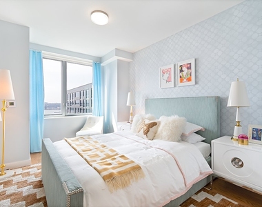 West 57th Street - Photo Thumbnail 3
