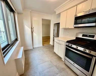West 96th Street - Photo Thumbnail 1