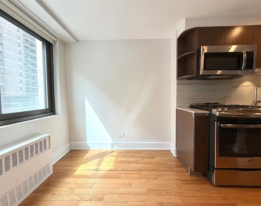 West 96th Street - Photo Thumbnail 3