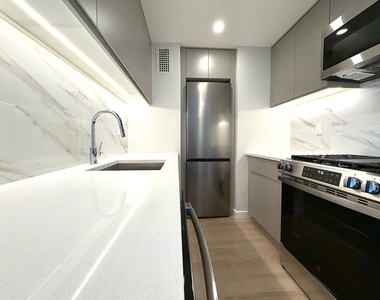 West 87th Street - Photo Thumbnail 1