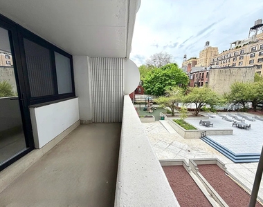 West 87th Street - Photo Thumbnail 1