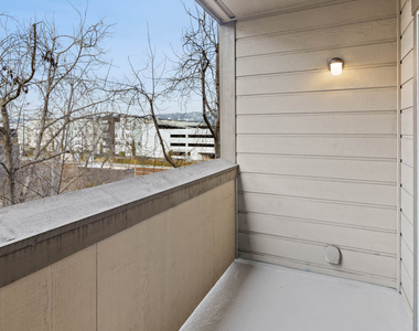 6401 Shellmound St. - Photo Thumbnail 5