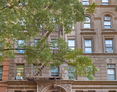 West 45th Street - Photo Thumbnail 7