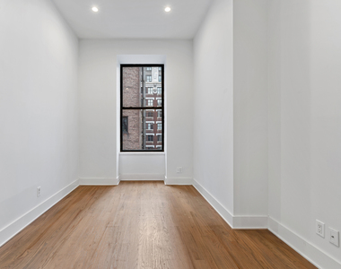 Madison Avenue - Photo Thumbnail 5