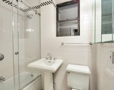 York Avenue - Photo Thumbnail 4