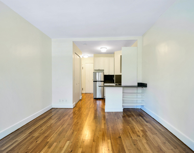 York Avenue - Photo Thumbnail 2