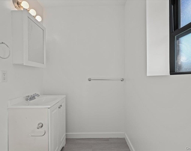 671 Bronx River Road - Photo Thumbnail 17