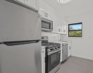 671 Bronx River Road - Photo Thumbnail 11