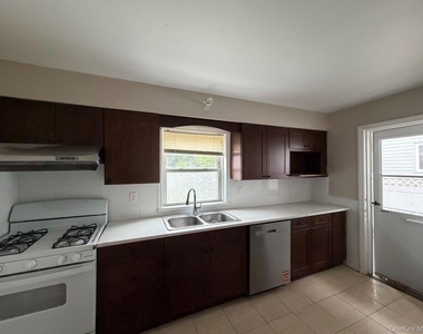 61 Grand Street - Photo Thumbnail 6