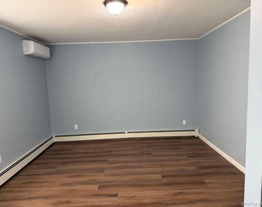 61 Grand Street - Photo Thumbnail 2