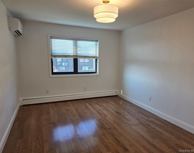 240-29 70 Avenue - Photo Thumbnail 24