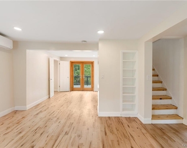 1667 Shandelee Road - Photo Thumbnail 8