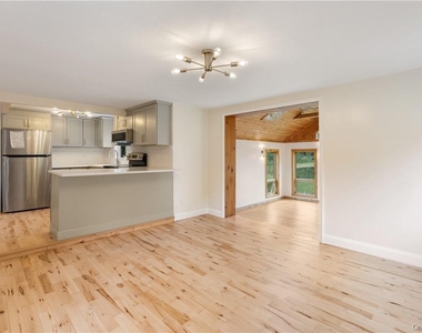 1667 Shandelee Road - Photo Thumbnail 19