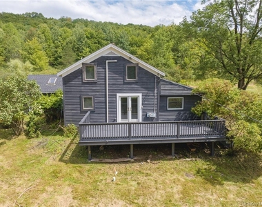 1667 Shandelee Road - Photo Thumbnail 5