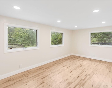 1667 Shandelee Road - Photo Thumbnail 17