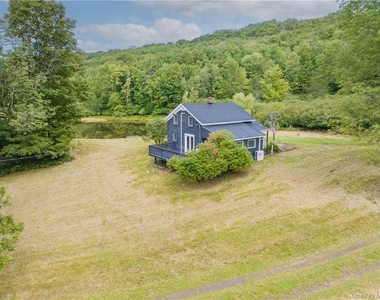 1667 Shandelee Road - Photo Thumbnail 3