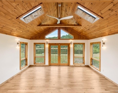 1667 Shandelee Road - Photo Thumbnail 20