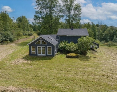 1667 Shandelee Road - Photo Thumbnail 4