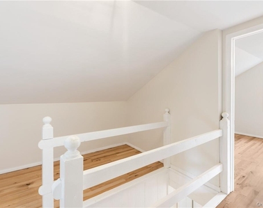 1667 Shandelee Road - Photo Thumbnail 27
