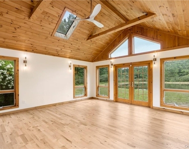 1667 Shandelee Road - Photo Thumbnail 21