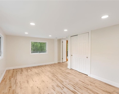 1667 Shandelee Road - Photo Thumbnail 16