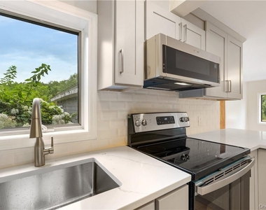 1667 Shandelee Road - Photo Thumbnail 13