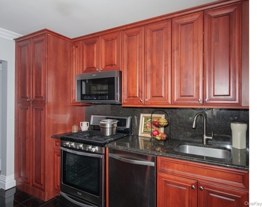 78 South Clinton Avenue - Photo Thumbnail 2