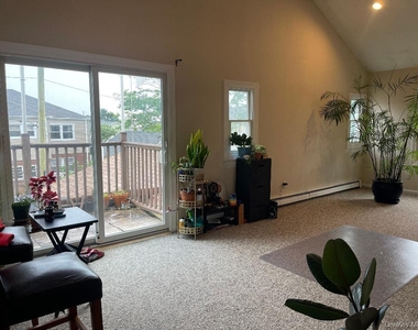 420 W Fulton Street - Photo Thumbnail 4