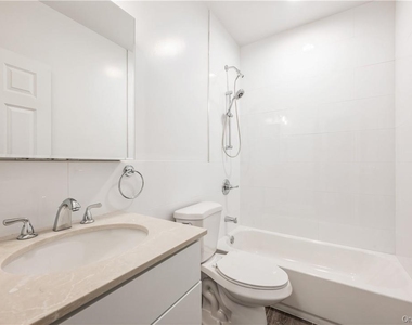 11 Park Avenue - Photo Thumbnail 15
