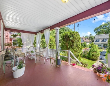 31 Howard Avenue - Photo Thumbnail 2