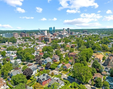 31 Howard Avenue - Photo Thumbnail 14