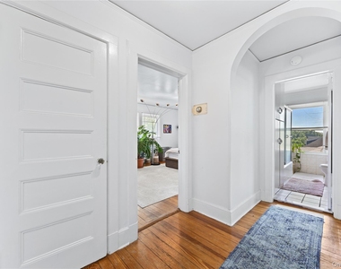 31 Howard Avenue - Photo Thumbnail 4