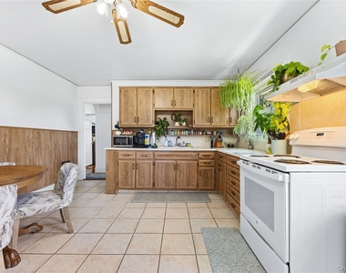 31 Howard Avenue - Photo Thumbnail 7